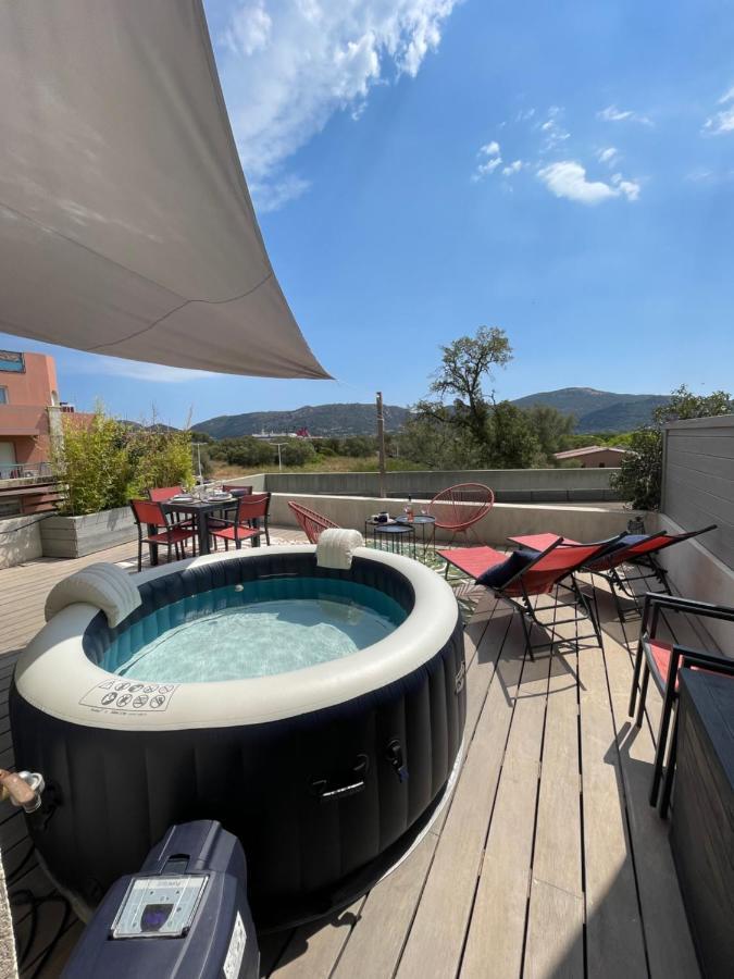 Superbe Appartement Sur Le Port, Jacuzzi, Piscine ปอร์โต-เวคคีโอ ภายนอก รูปภาพ